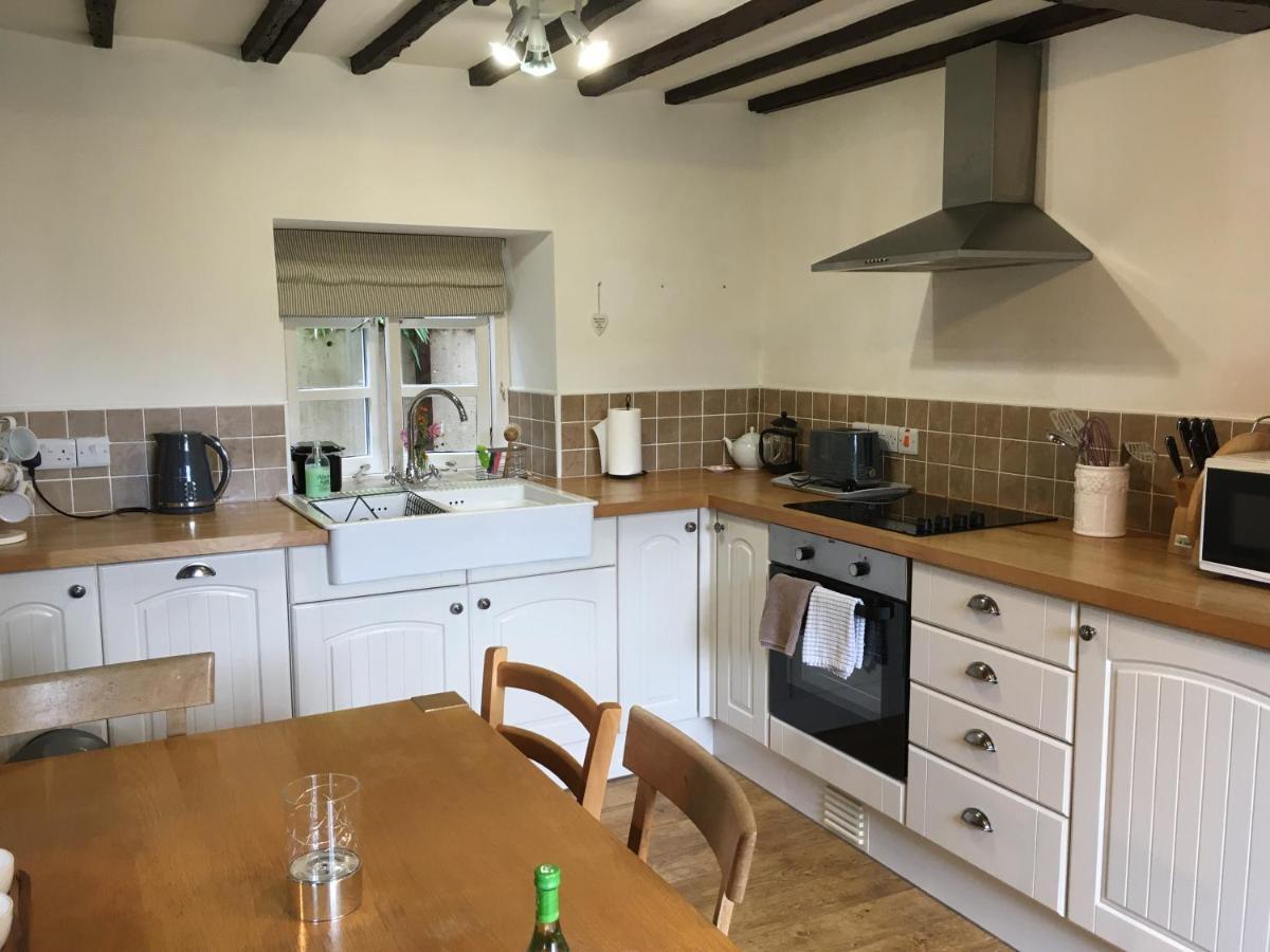 200 Year Old Gardener'S Cottage, Mid Wales Лланидлос Экстерьер фото